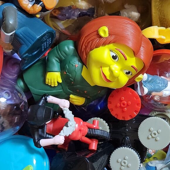 Box of Small Toys – Mixed Lot – McDonald’s & Knick-Knacks – 5 lbs - Picture 6 of 10